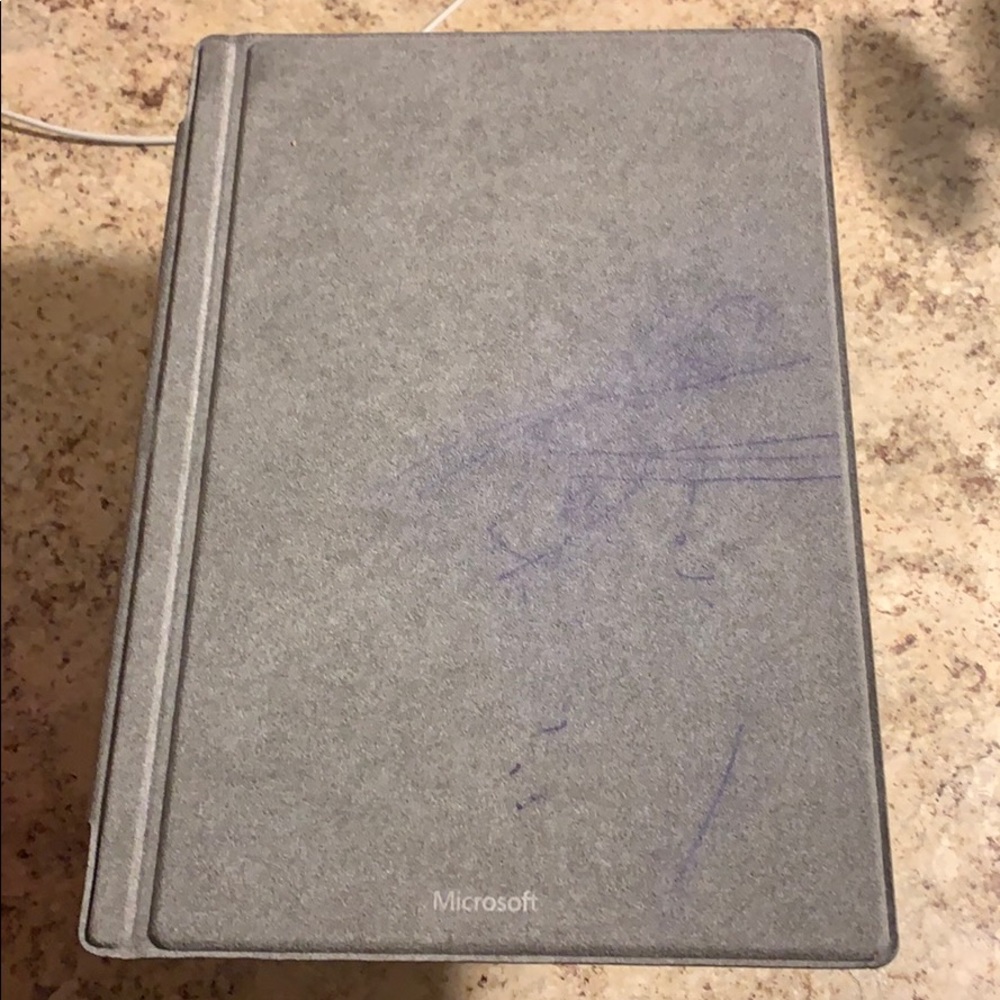 Microsoft Surface Pro - Picture 4 of 8